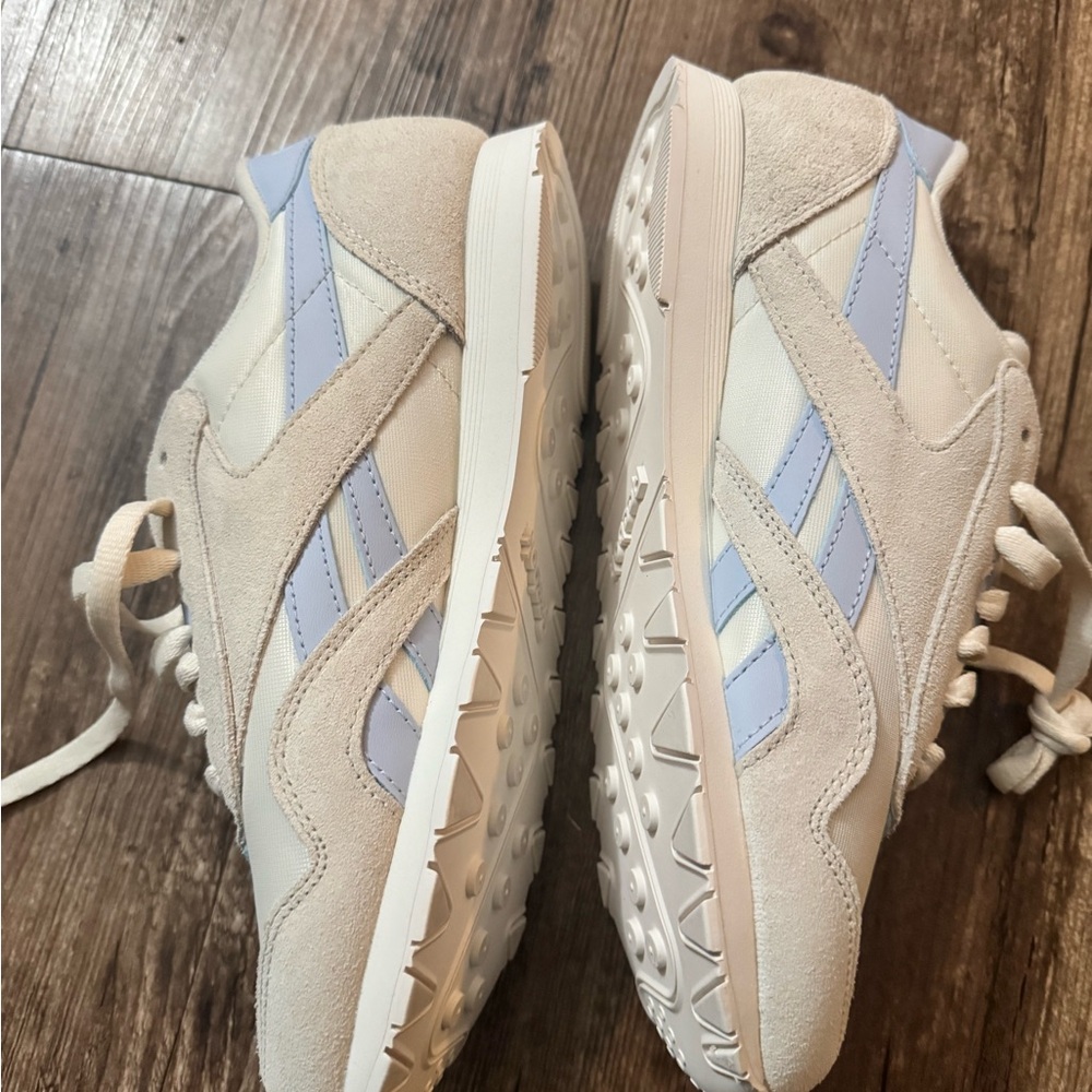 Reebok Women's Cream and Light Blue Sneakers